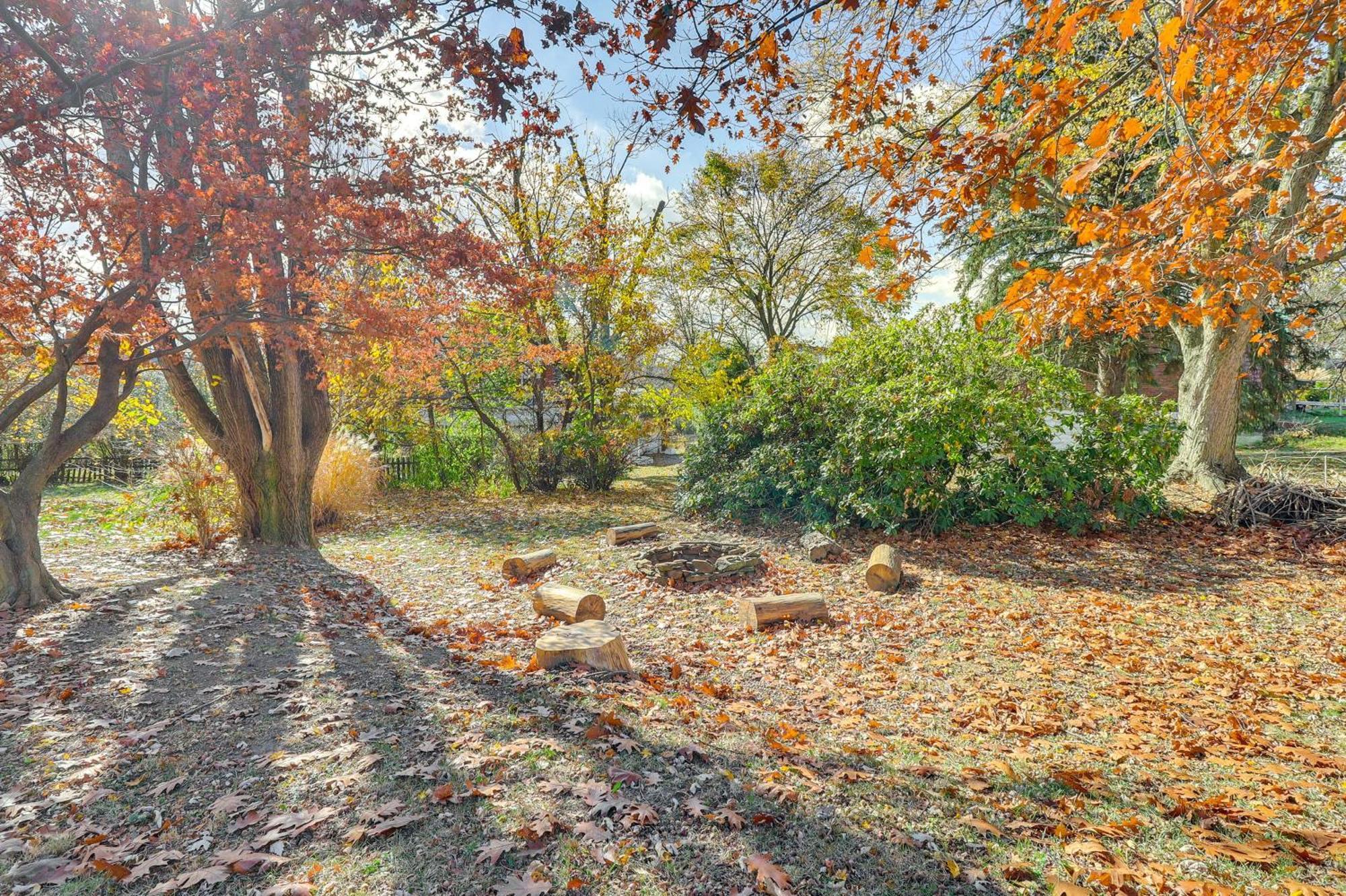Game And Fire Pit Home! * West Mifflin