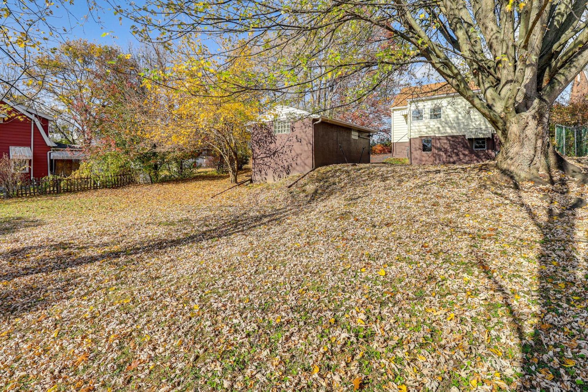 Game And Fire Pit Home! West Mifflin