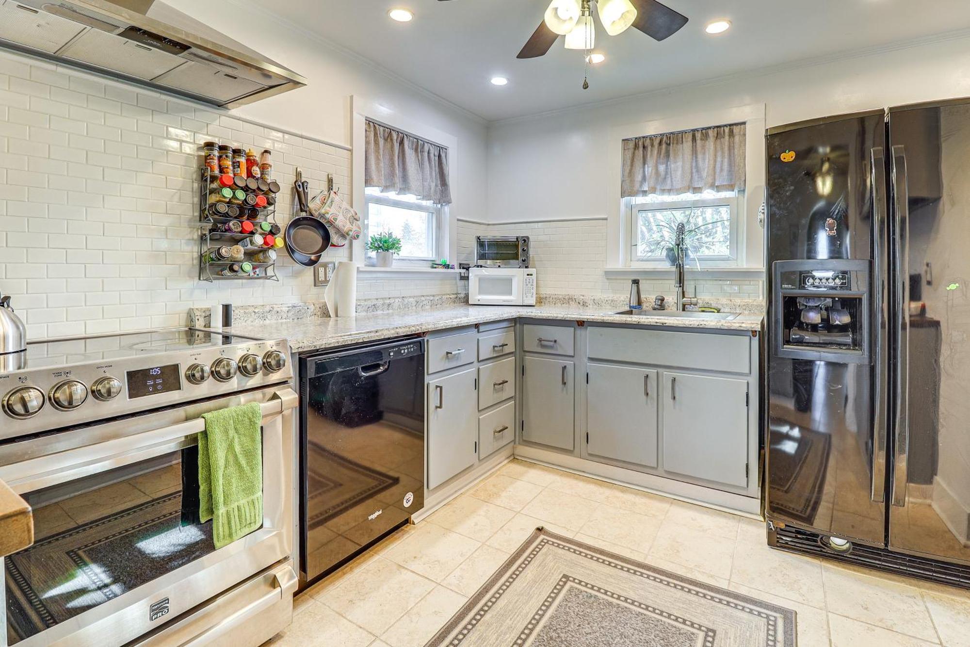 Game And Fire Pit Home! Holiday home West Mifflin
